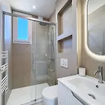 A 5 Min à Pied De La Et 10 Min Du Port, T2 Vue Avec Vaste Terrasse Et Parking Privé - Prestations De Gamme Appartement