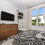 Appartement A 5 Min à Pied De La Et 10 Min Du Port, T2 Vue Avec Vaste Terrasse Et Parking Privé - Prestations De Gamme *