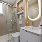 Appartement A 5 Min à Pied De La Et 10 Min Du Port, T2 Vue Avec Vaste Terrasse Et Parking Privé - Prestations De Gamme *