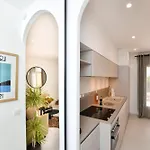 A 5 Min à Pied De La Et 10 Min Du Port, T2 Vue Avec Vaste Terrasse Et Parking Privé - Prestations De Gamme Appartement Sanary-sur-Mer