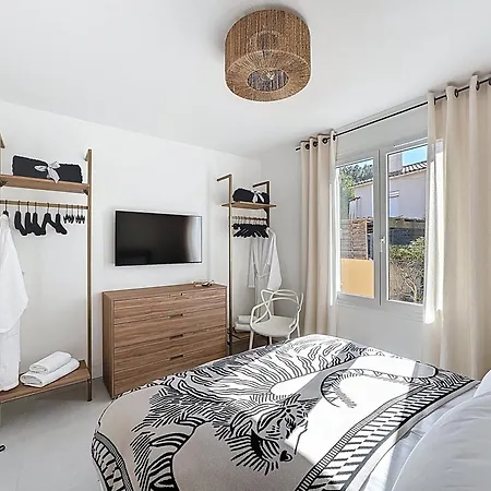 A 5 Min A Pied De La Et 10 Min Du Port, T2 Vue Avec Vaste Terrasse Et Parking Prive - Prestations De Gamme * Sanary-sur-Mer