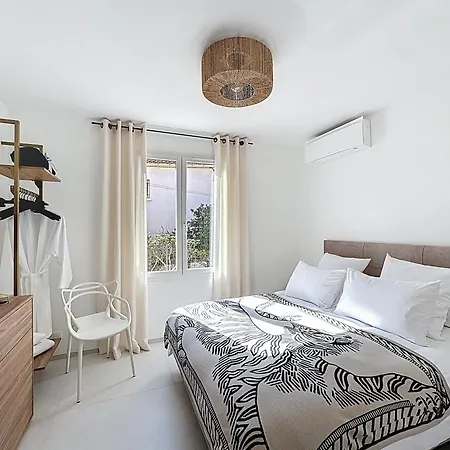 A 5 Min A Pied De La Et 10 Min Du Port, T2 Vue Avec Vaste Terrasse Et Parking Prive - Prestations De Gamme * Sanary-sur-Mer