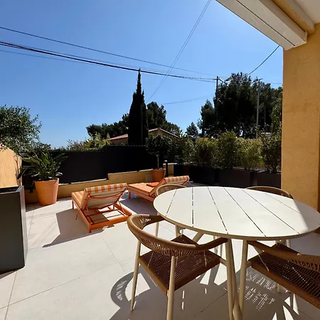 A 5 Min à Pied De La Et 10 Min Du Port, T2 Vue Avec Vaste Terrasse Et Parking Privé - Prestations De Gamme Appartement *