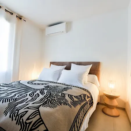 A 5 Min A Pied De La Et 10 Min Du Port, T2 Vue Avec Vaste Terrasse Et Parking Prive - Prestations De Gamme * Sanary-sur-Mer